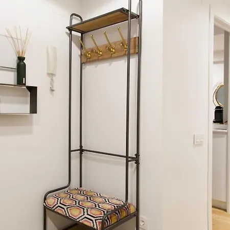 Modern & Apartment. Old Town. Private Parking *