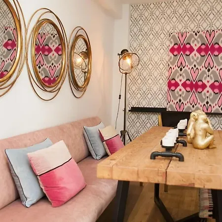 Modern & Apartment. Old Town. Private Parking Apartment *