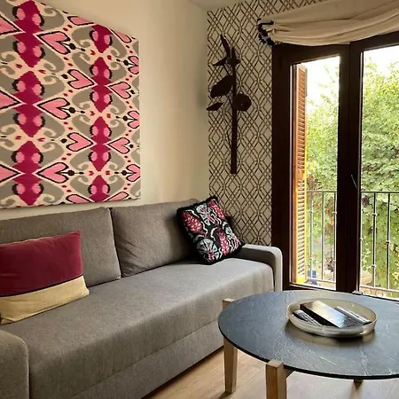 Modern & Apartment. Old Town. Private Parking Apartment *