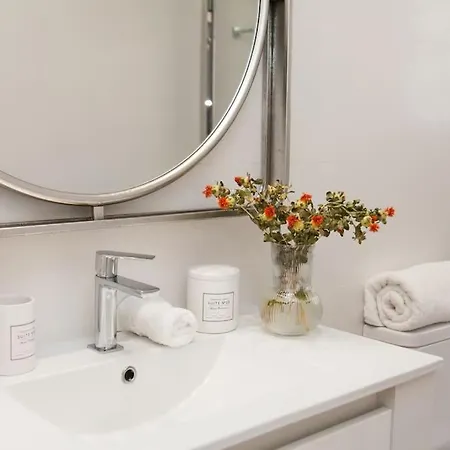 Modern & Apartment. Old Town. Private Parking Apartment
