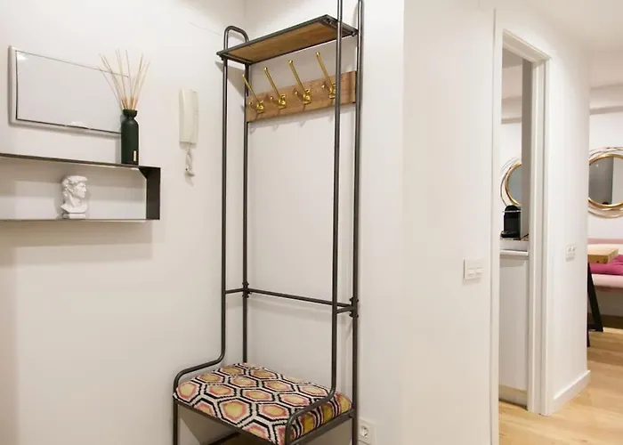 Modern & Apartment. Old Town. Private Parking *